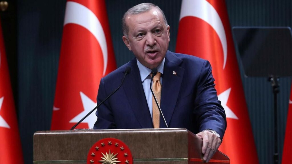 فظاظة أردوغان كما تشبهها باريس تحدث توتر جديد بين البلدين