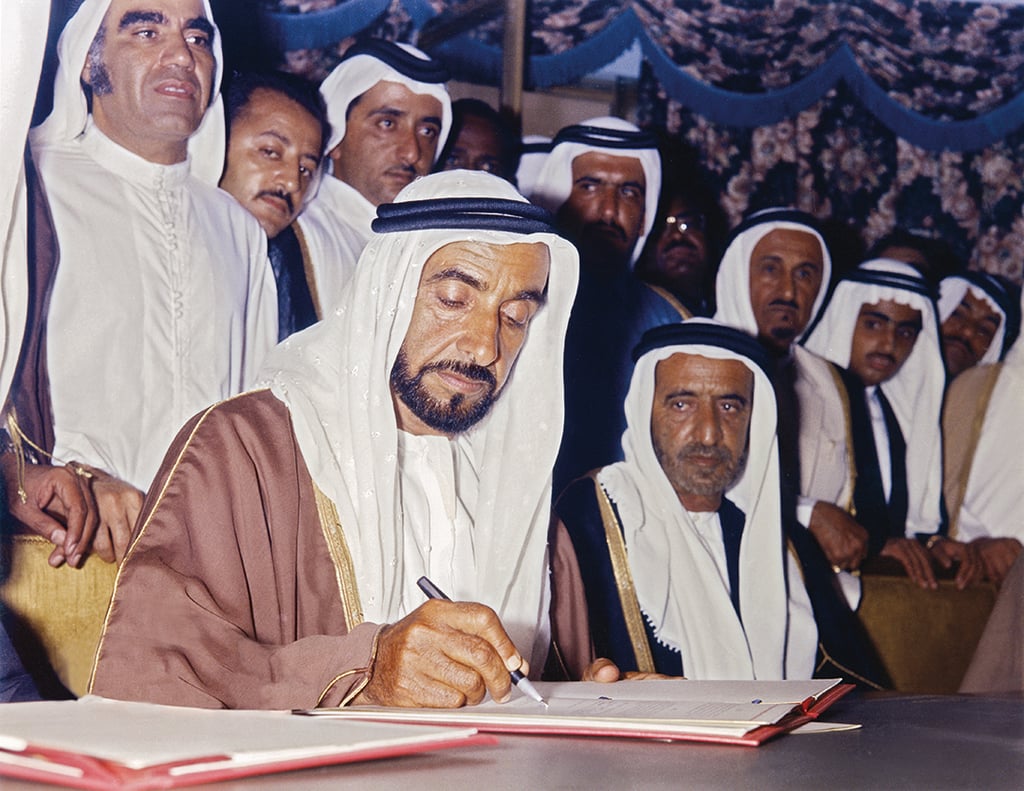 دبي تطلق معرض صور للشيخ الراحل زايد بن سلطان آل نهيان 2