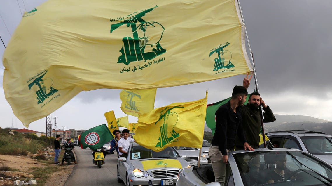 عناصر تابعون لميليشيا حزب الله اللبناني