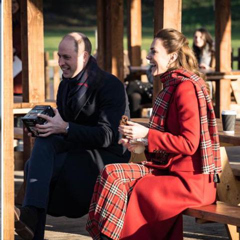 best photos from prince william and kate middleton 39 s festive royal train tour