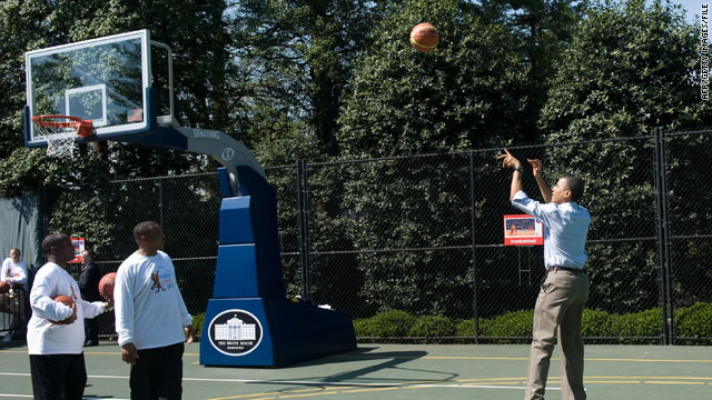 t1larg.obama .basketball.game .afpgi