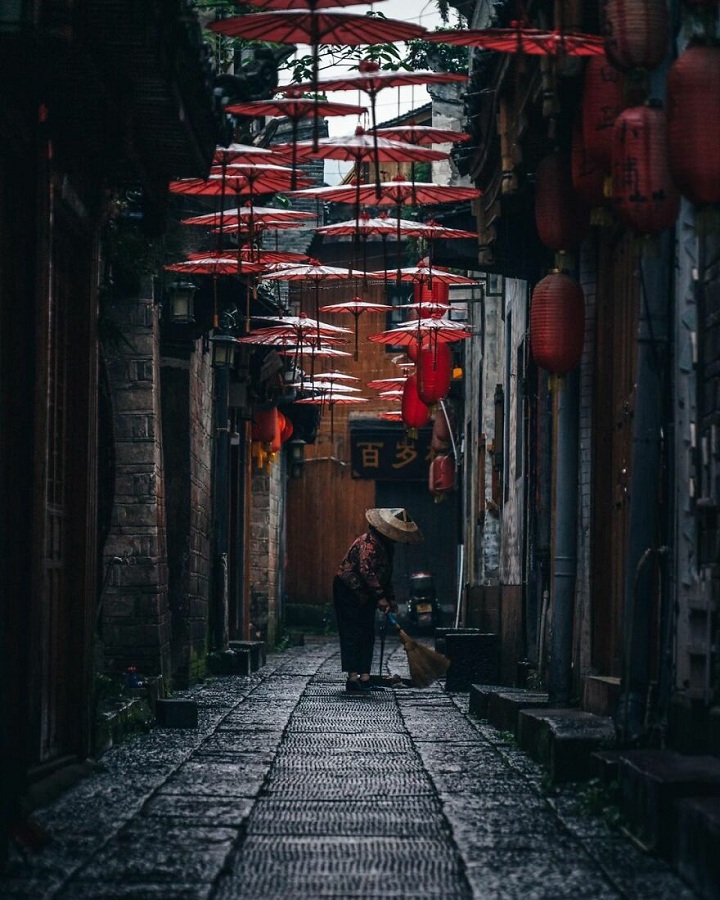 The photographer takes pictures of everyday Asia that our eyes would hardly see 60b73943c6fc1 880