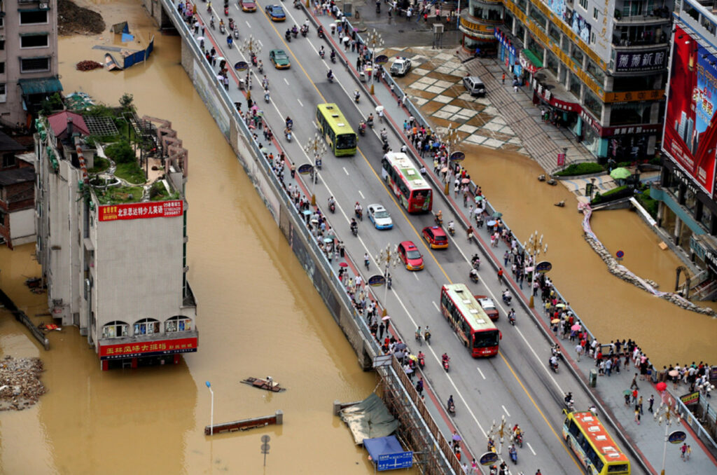 090706 china floods hmed 130a