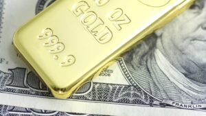 ارتفاع الذهب مقابل هبوط الدولار
