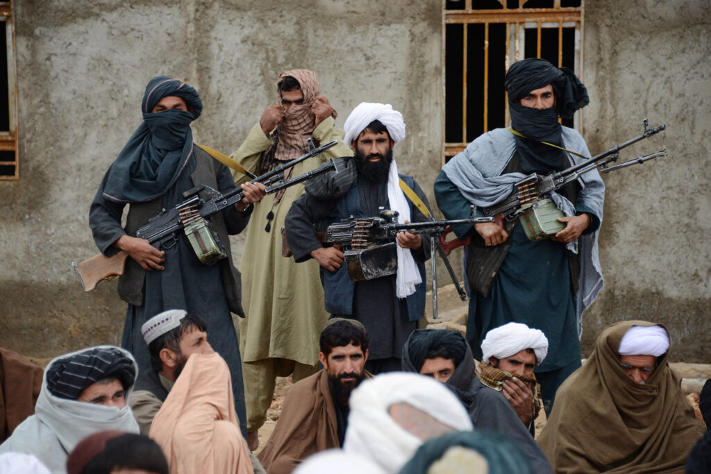 مقاتلو حركة طالبان يواصلون الزحف نحو العاصمة الأفغانية كابول