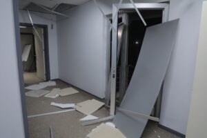 آثار القصف على مقر مؤسسة كوردستان 24
