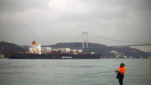 سفينة تجارية في ميناء روسي الصادرات الواردات
