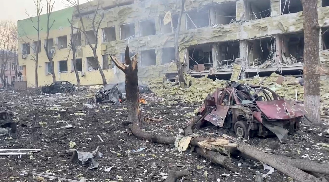 مخلفات القصف الروسي لمستشفى للأطفال في أوكرانيا