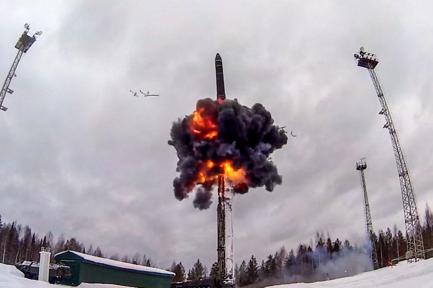 إطلاق صاروخ باليستي في روسيا