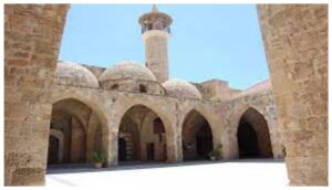 احدى الساحات في المسجد العمري الكبير بغزة