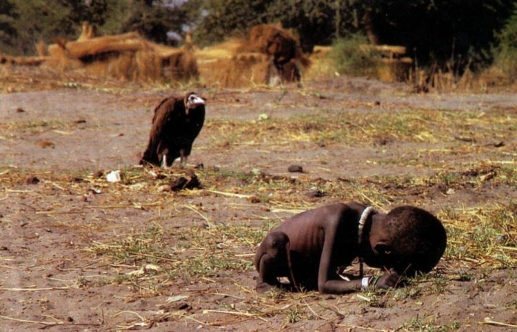 famous photographers Kevin Carter 1993 child vulture 750x482 1