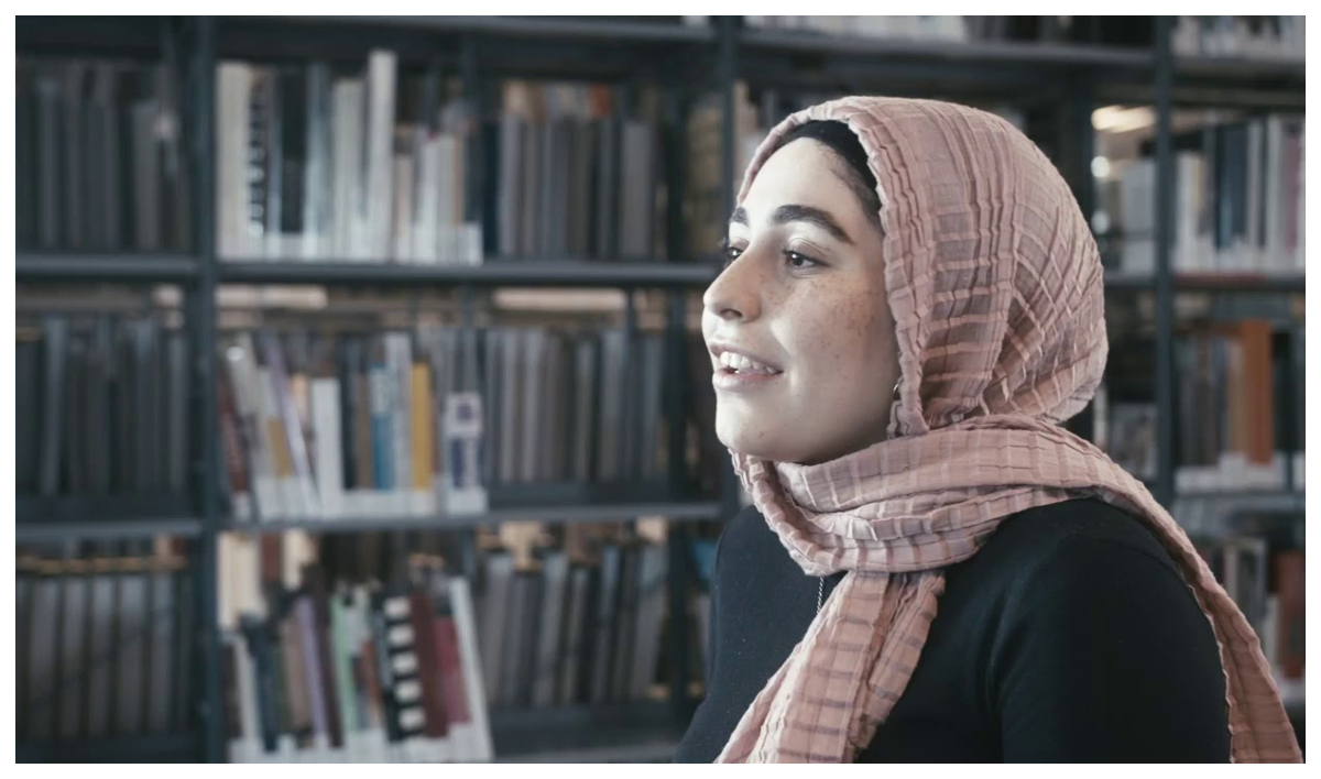إحدى الطالبات بجامعة السوربون أبوظبي
