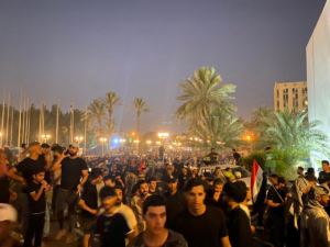 أنصار الصدر يتوافديون إلى المنطقة الخضراء وسط العاصمة بغداد،