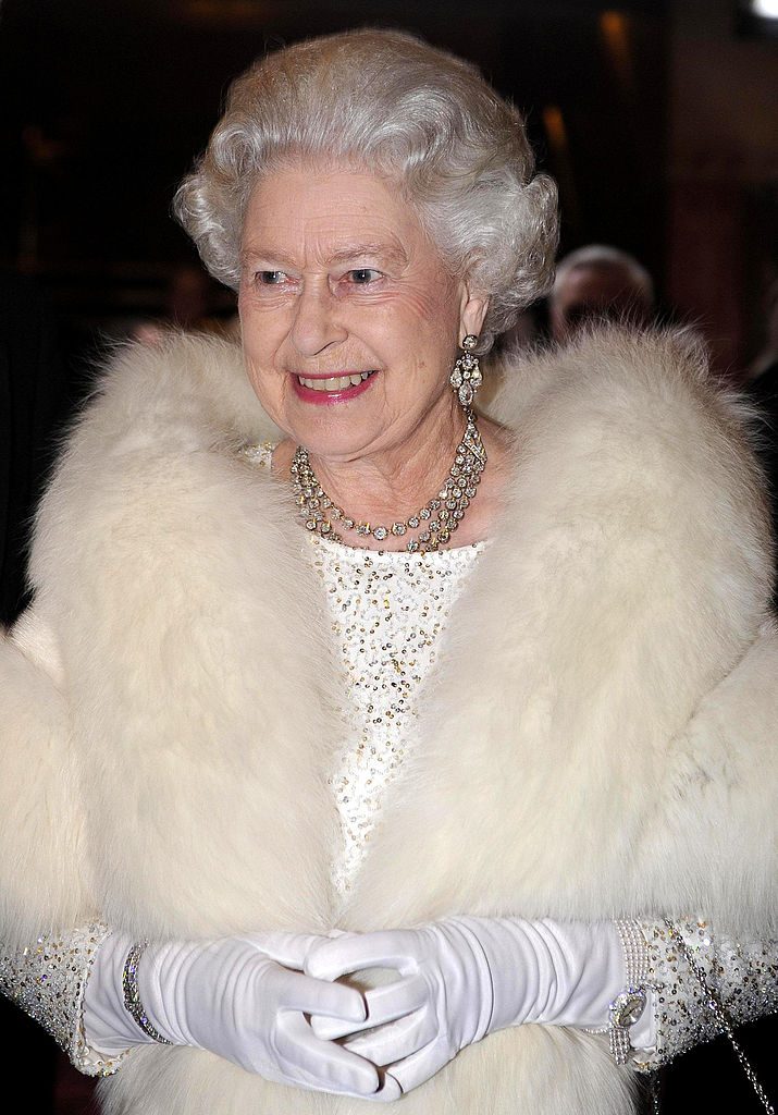 Queen Elizabeth 1 715x1024 1