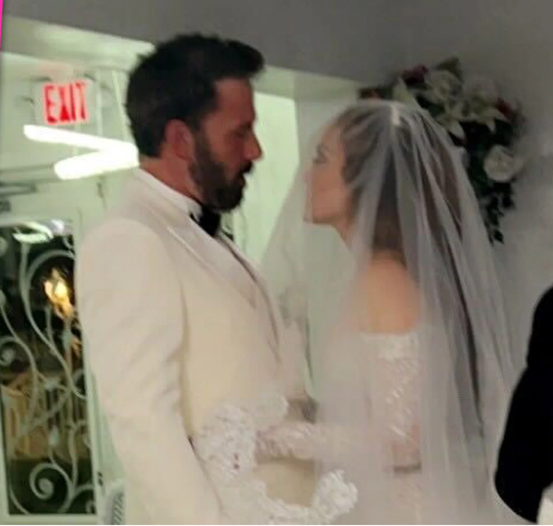 جينفر لوبيز بفستان زهير مراد في زفافها