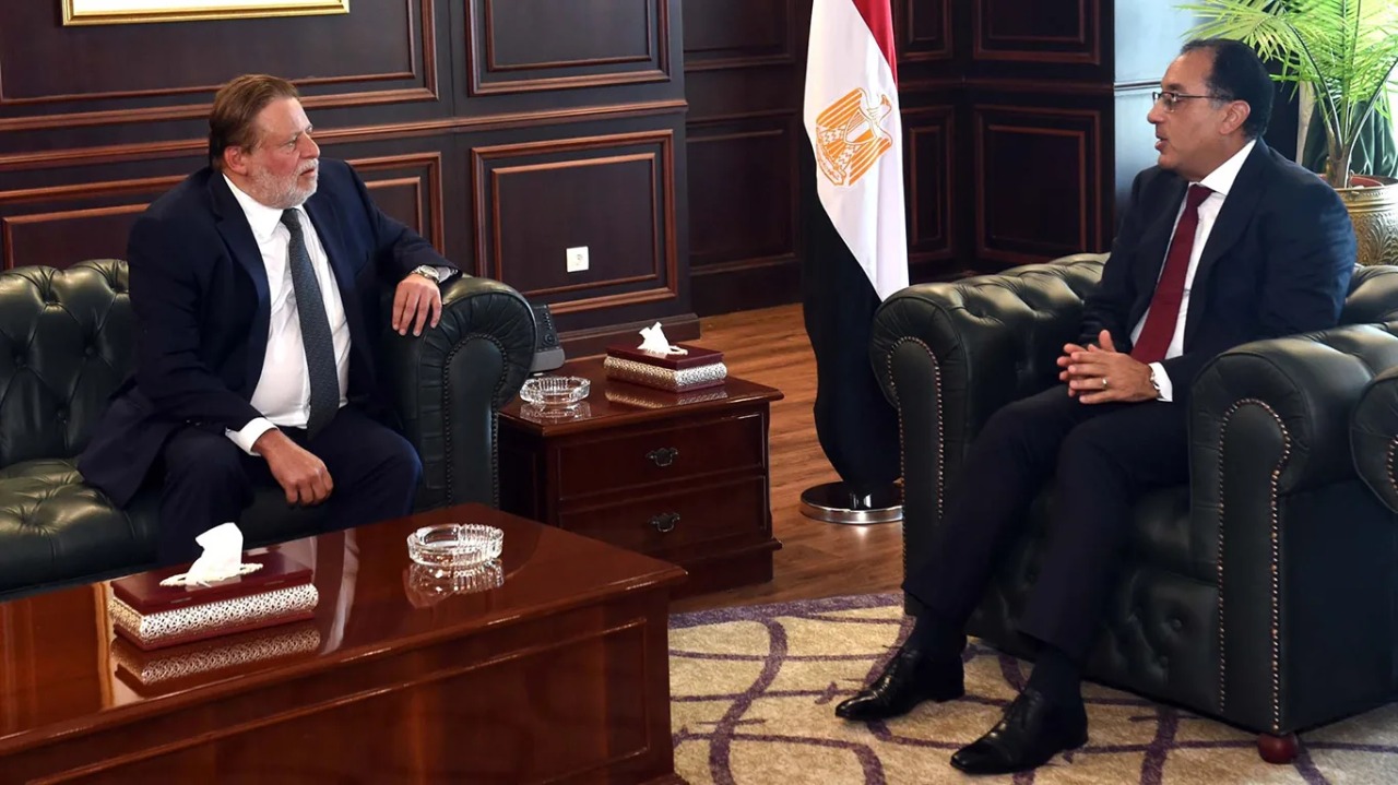 رئيس الوزراء يستقبل القائم بأعمال محافظ البنك المركزي المصري 