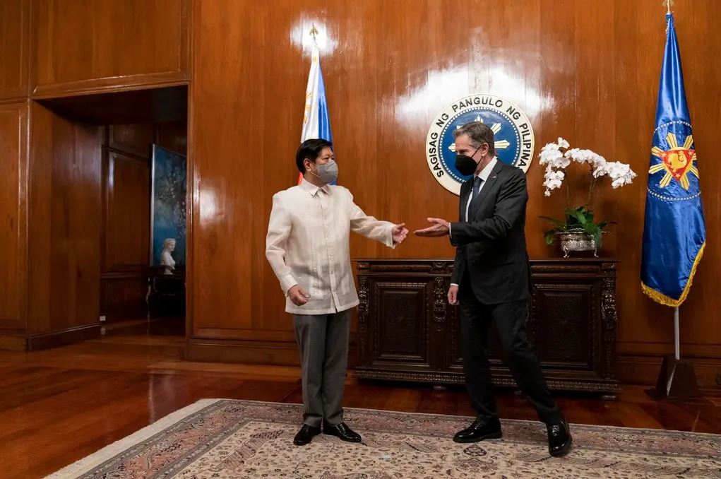 الرئيس الفلبيني ووزير الخارجية الأمريكي