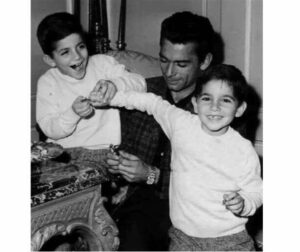 هشام سليم مع والده وشقيقه
