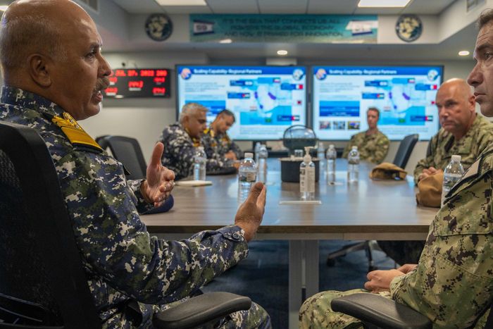 البحرية الأمريكية تتعاون مع دول شرق أوسطية لبناء شبكة طائرات بدون طيار