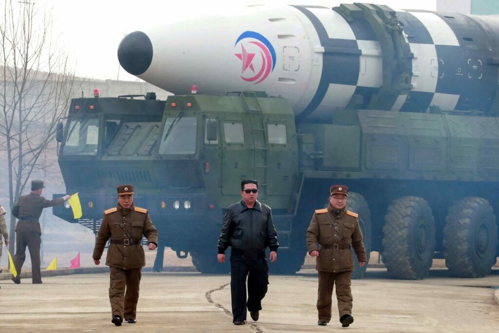 تجربة إطلاق صاروخ باليستي بحضور زعيم كوريا الشمالية 1920x1280 1 1