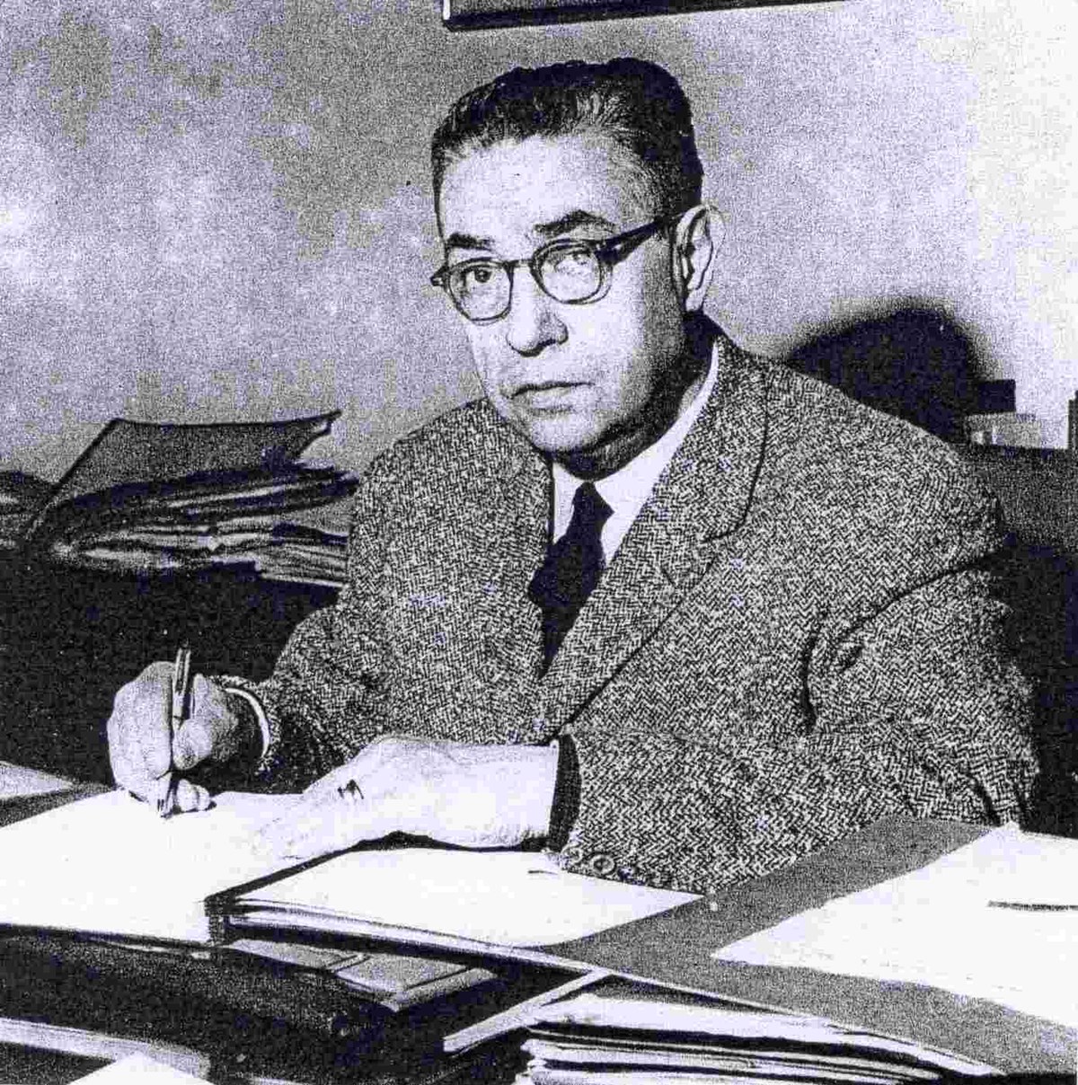 أوتورينو باراسي الذي احتفظ بكأس العالم خلال الحرب العالمية