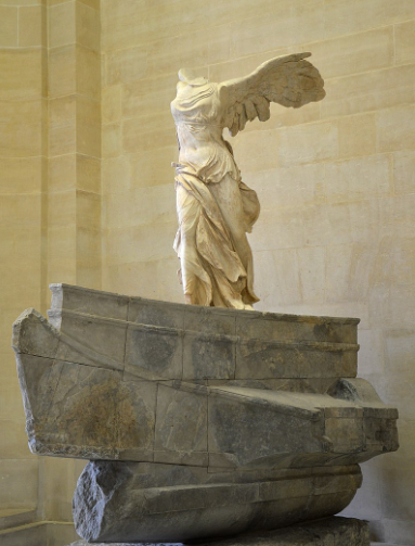 مجسم آلهة النصر اليونانية نايك التي استوحي منها مصميم كأس جول ريميه