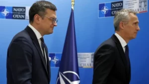 وزير خارجية أوكرانيا مع أمين حلف الناتو