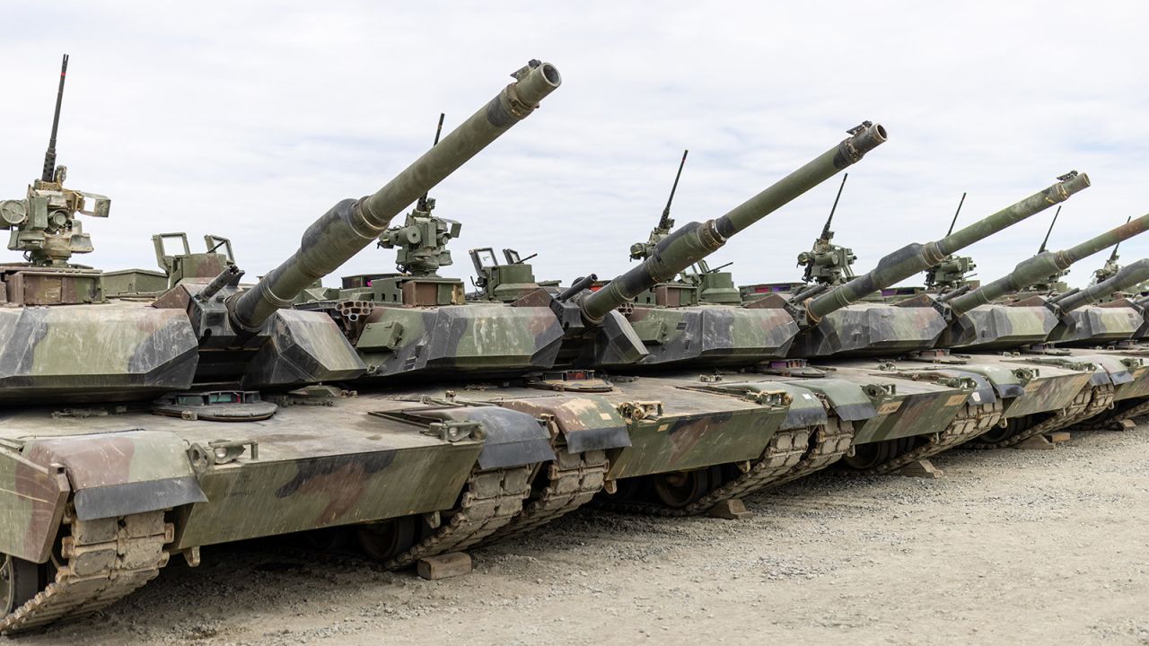 دبابات أبرامز الأمريكية تصل أوكرانيا.. هل تغير مجرى الحرب؟