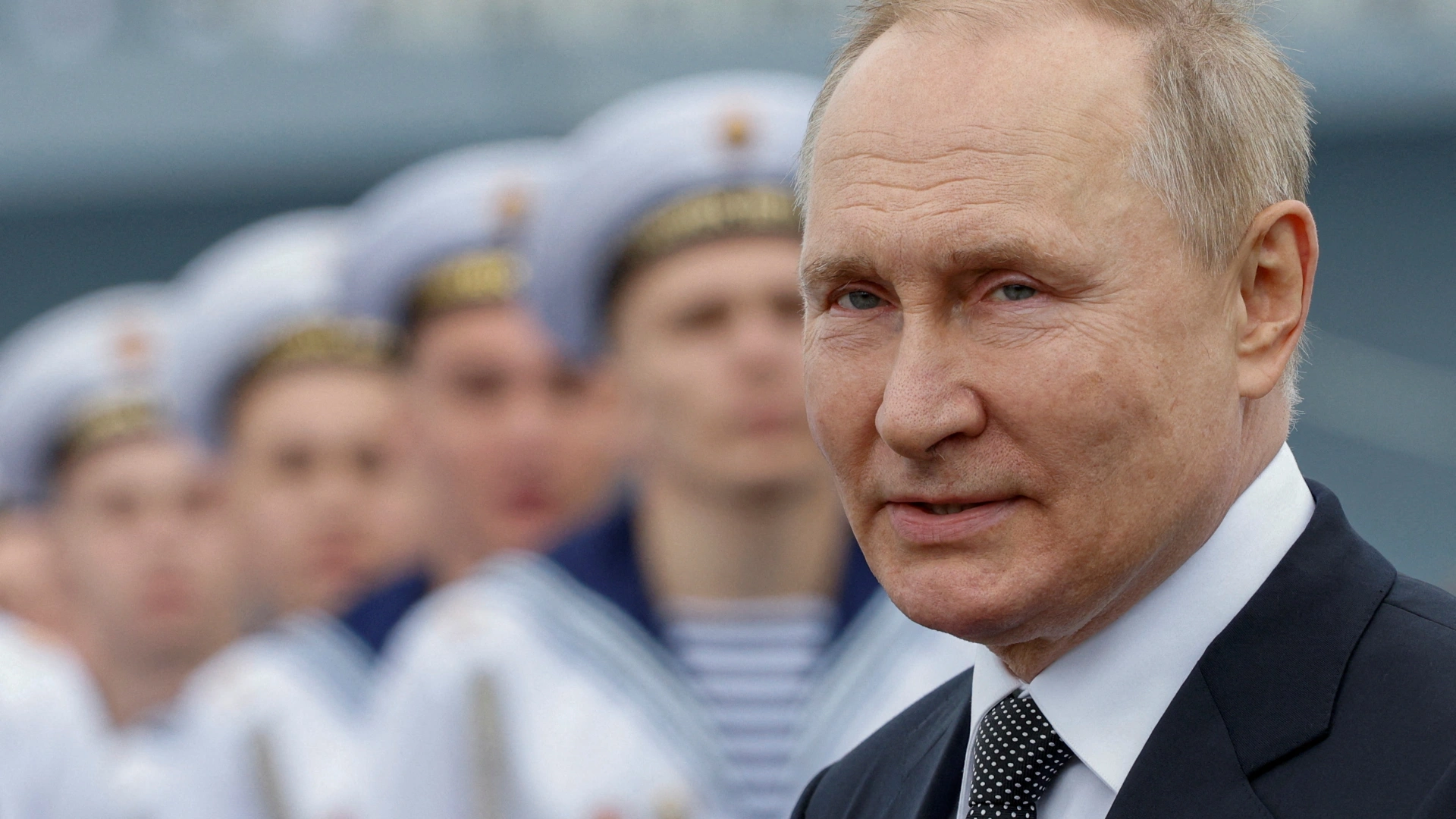 ما بين قرار الحرب في أوكرانيا وتنافس النخب السياسية الروسية .. هل يسقط بوتين؟