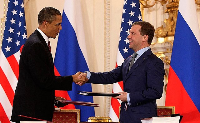 Obama and Medvedev sign Prague Treaty 2010