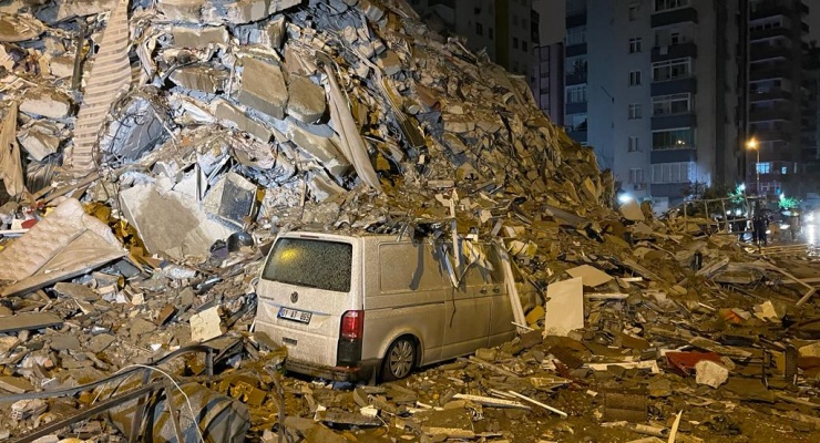 تركيا في اعقاب الزلزال المدمر الذي وقع صباح اليوم