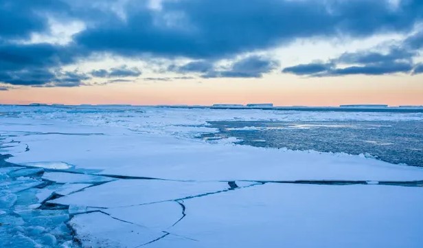 الجليد البحري في أنتاركتيكا يتراجع إلى مستوى قياسي جديد