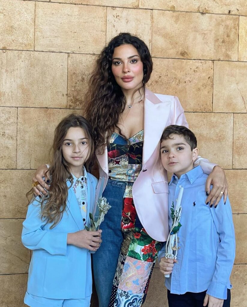 نادين نجيم مع أبنائها