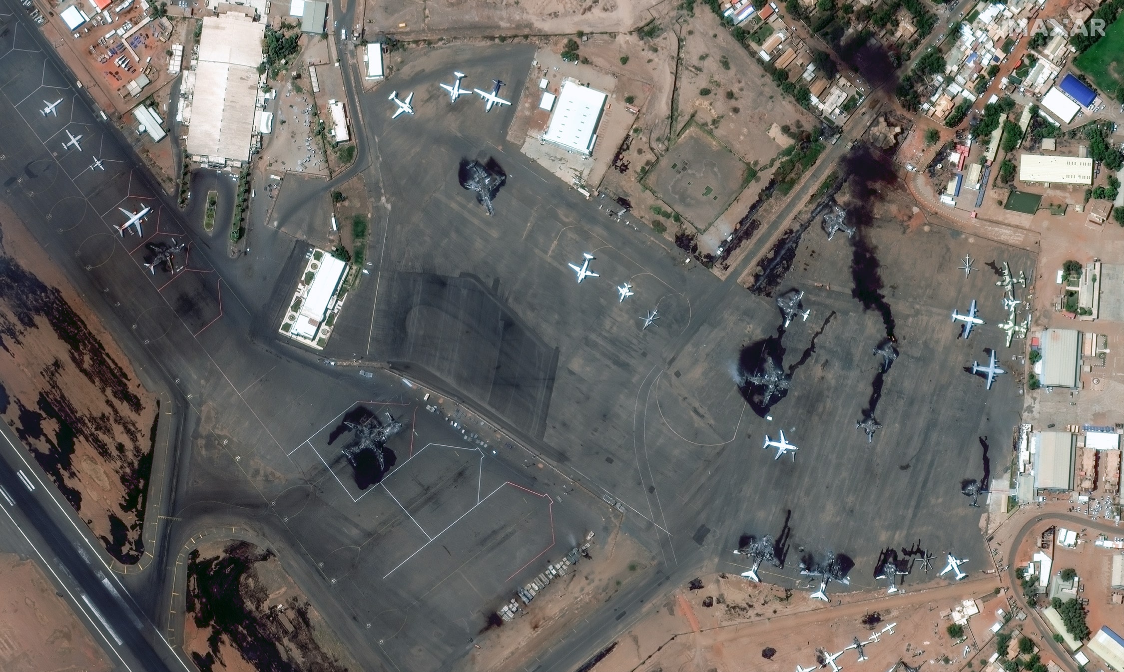 تضرر مطار الخرطوم جراء الاشتباكات