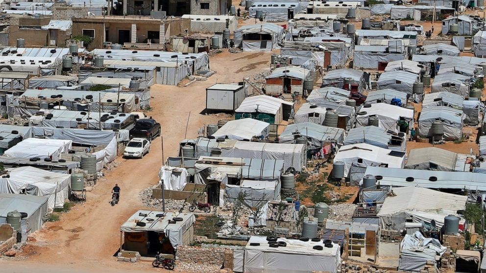 يعيش ما يزيد على المليون لاجئ سوري في لبنان