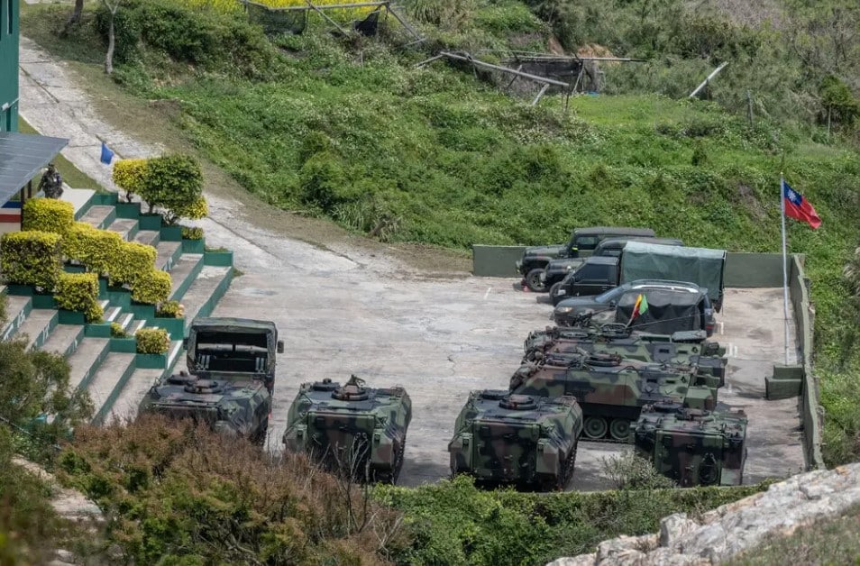 الصين تلوح بالخيارات العسكرية في تدريباتها حول تايوان