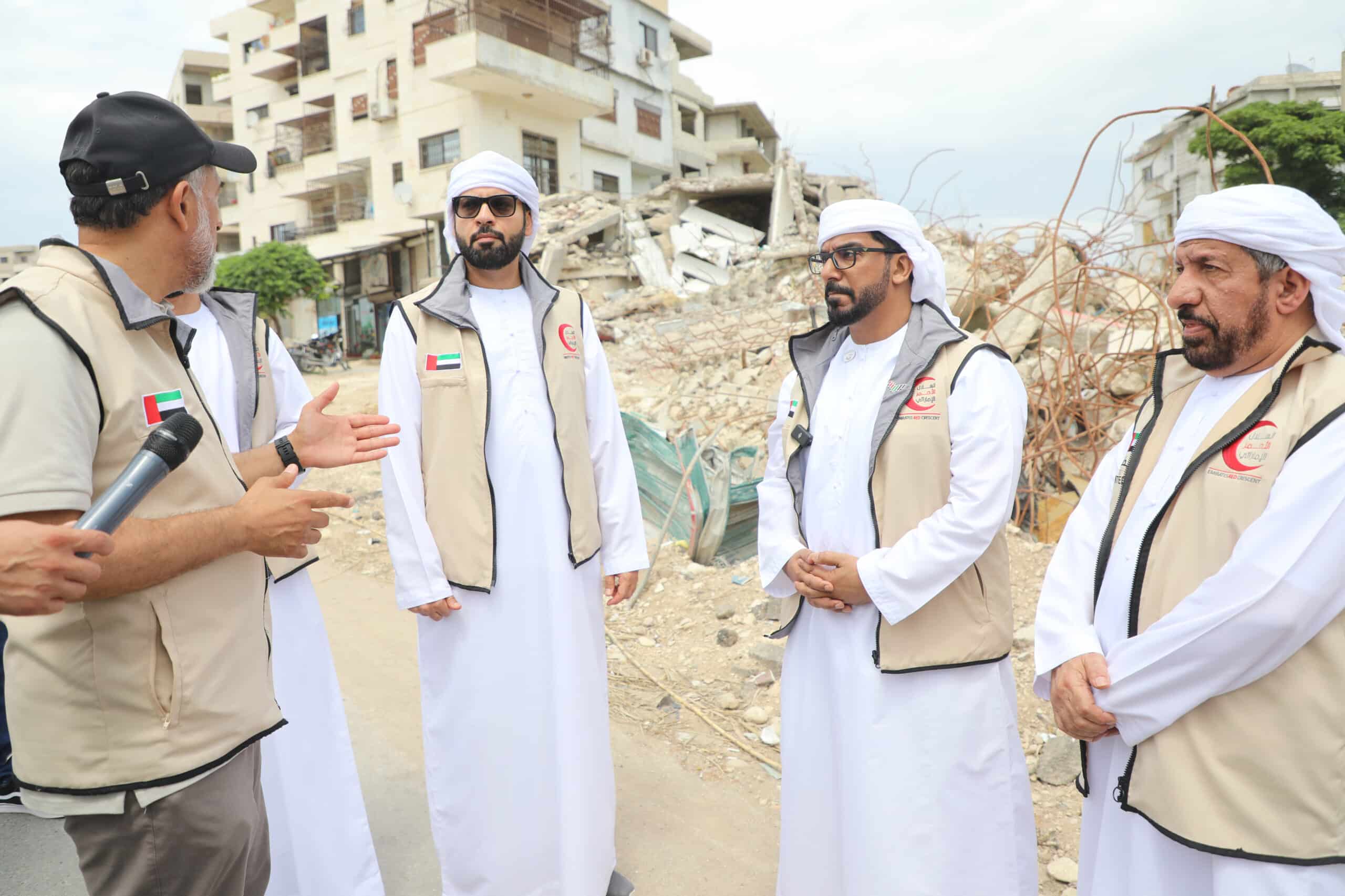  الهلال الأحمر الإماراتي يزور أسر سورية متضررة من الزلزال