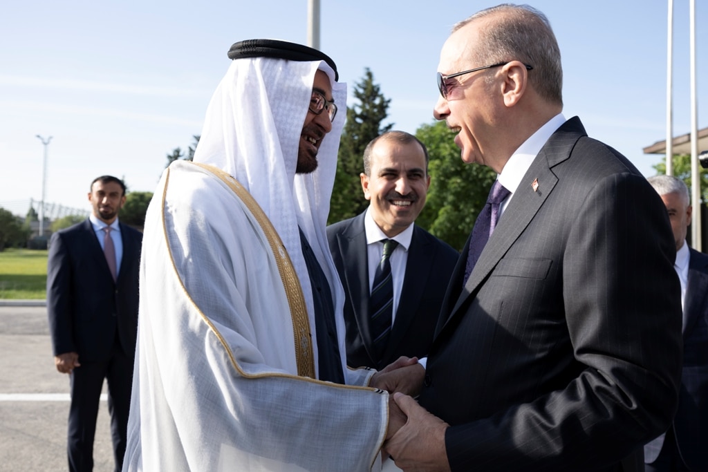  رئيس الإمارات يصل إلى تركيا في زيارة عمل