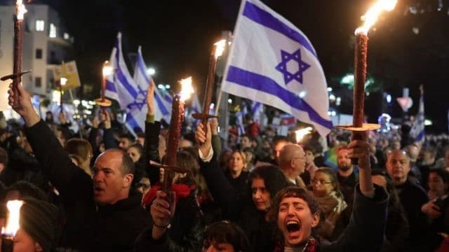 الاحتجاجات تزداد في إسرائيل.. ودعس للمتظاهرين