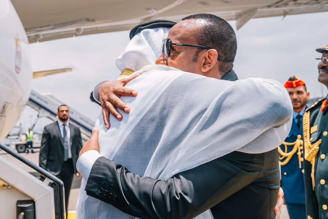 محمد بن زايد في إثيوبيا .. ما بين تعزيز العلاقات الثنائية واستكشاف فرص التعاون المشتركة 