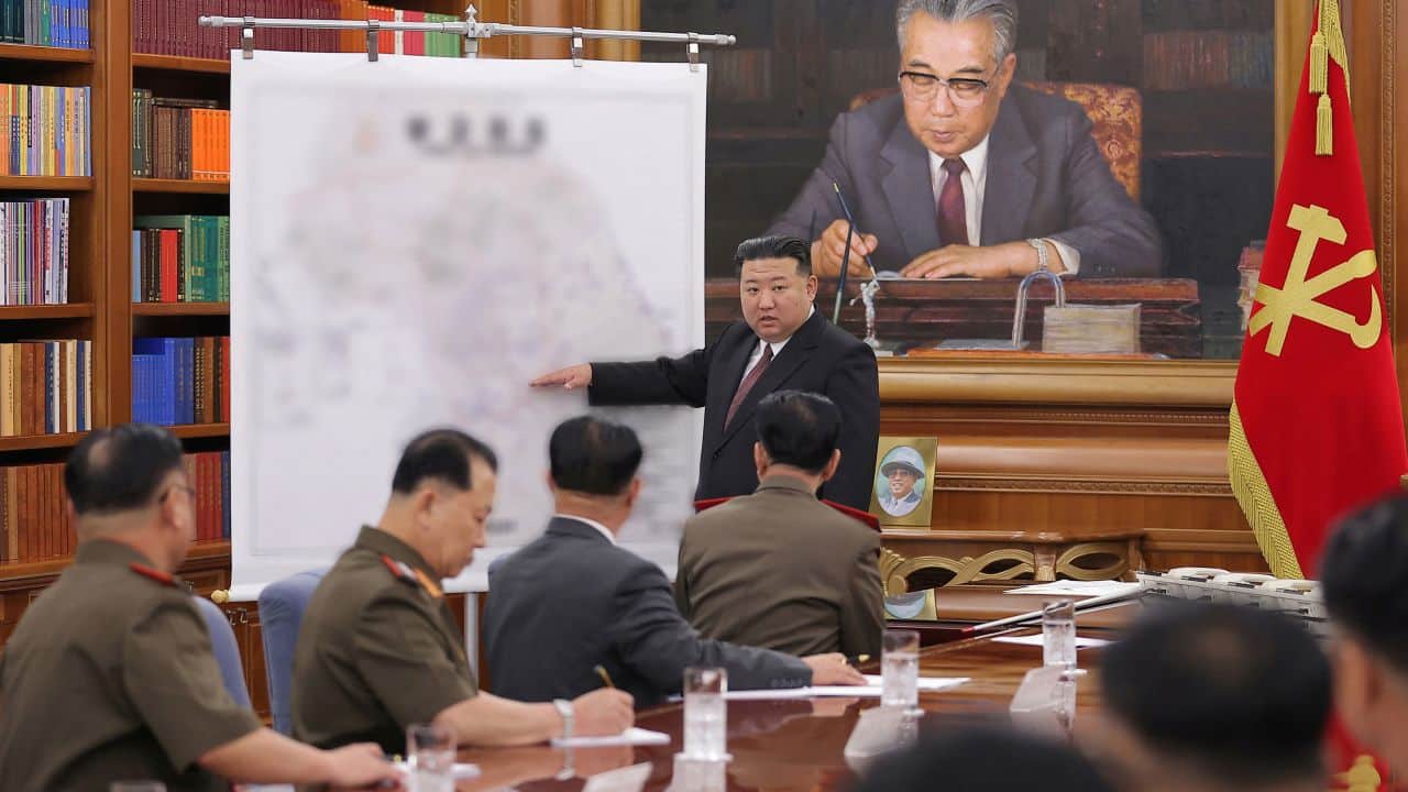 كوريا الشمالية تتخذ إجراءات جديدة.. هل تستعد بيونج يانج للحرب؟