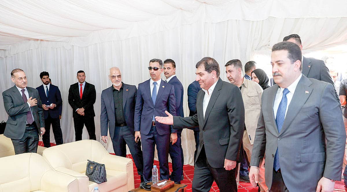 رئيس الوزراء العراقي محمد شياع السوداني، يضع حجر الأساس لمشروع الربط السككي شلمجة-البصرة، المشترك مع إيران