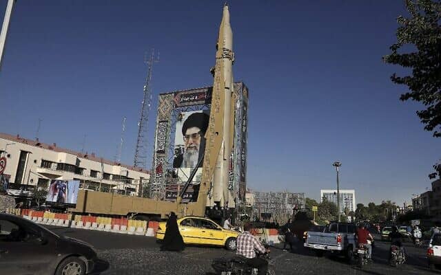 استعراض إيران أسلحتها
