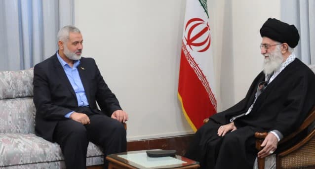 منسق الشئون الإنسانية بالأمم المتحدة، مارتن جريفيث مع وزير الخارجية الإيراني، حسين عبداللهيان