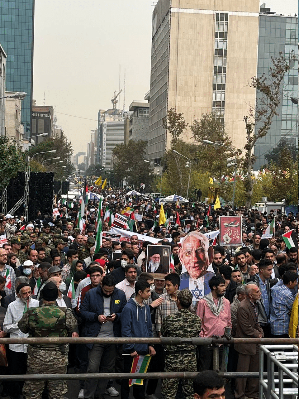 تضاهرات ذكرى اقتحام السفارة الأمريكية في طهران 9