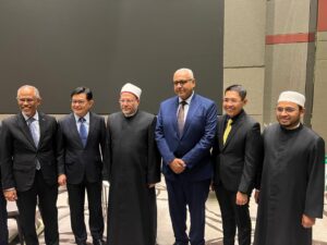 مفتي مصر خلال لقائه مع نائب رئيس وزراء سنغافورة