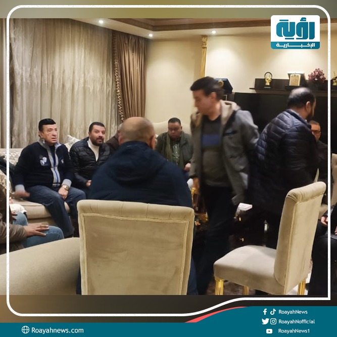 خاص| أعضاء مجلس نقابة الموسيقيين يجتمعون في منزل مصطفى كامل لرفض استقالته (صور)