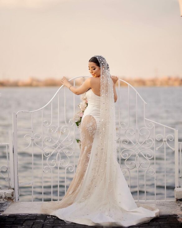 عروس سعودى 🫶 WEDDING VENUE @villasaudi Dress @samo hagras Makeup @abdallahelrefaeii Hairdresser @shadilahoud Credits @omarhanystudio Wedding planner @noorallah events ️Jewelry @emerald.je 2