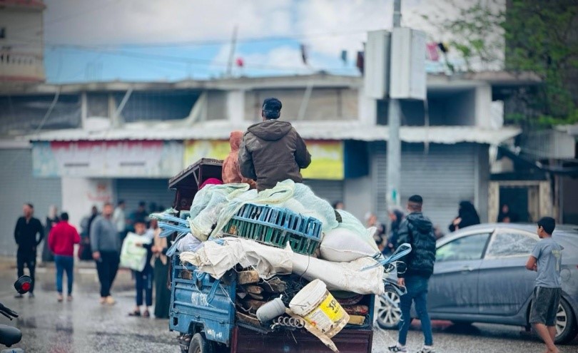 غارات إسرائيلية مكثفة تدفع بسكان شرق رفح للنزوح