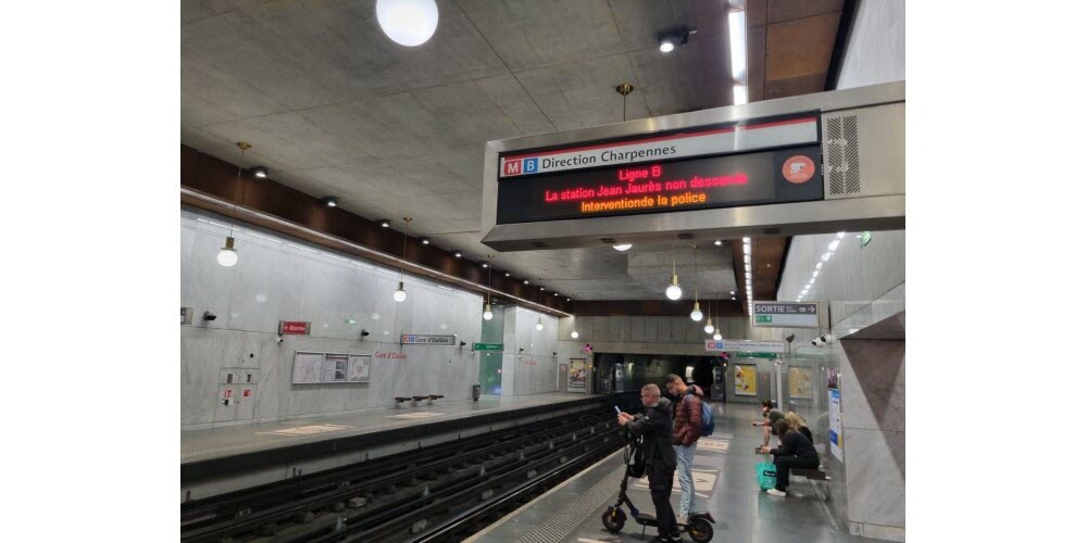 la station de metro jean jaures n est plus desservie ce dimanche apres midi photo muriel florin 1716734263